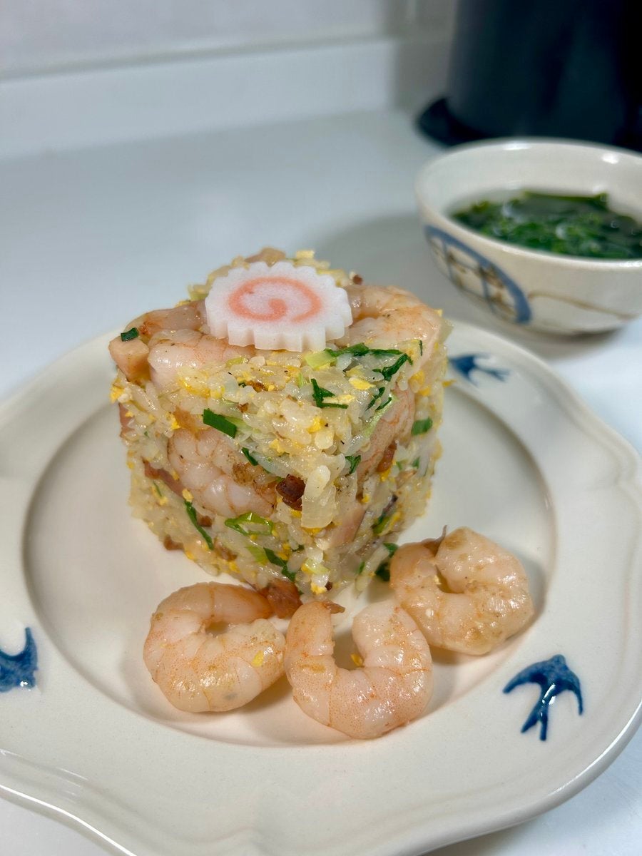 立方体すぎる“エビチャーハン”に脳がバグる？「マイクラみたい」「宇宙食だ」と反響