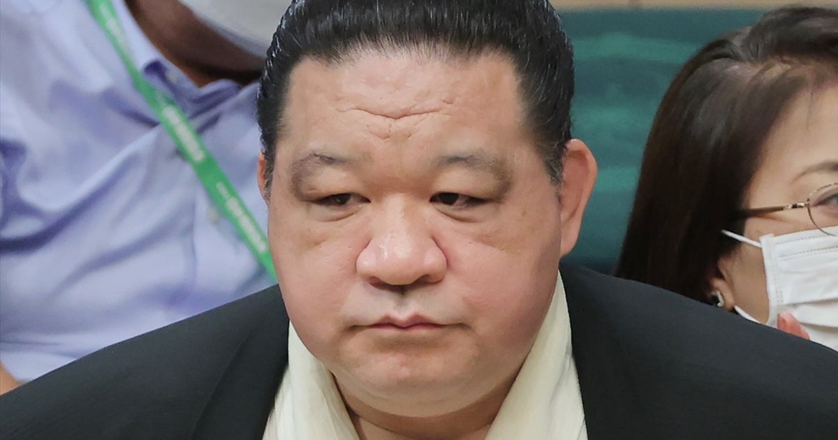 元プロレスラーの相撲部屋女将、弟子12人から“母の日サプライズ”⇨「本当に涙が出ます」愛犬も祝福