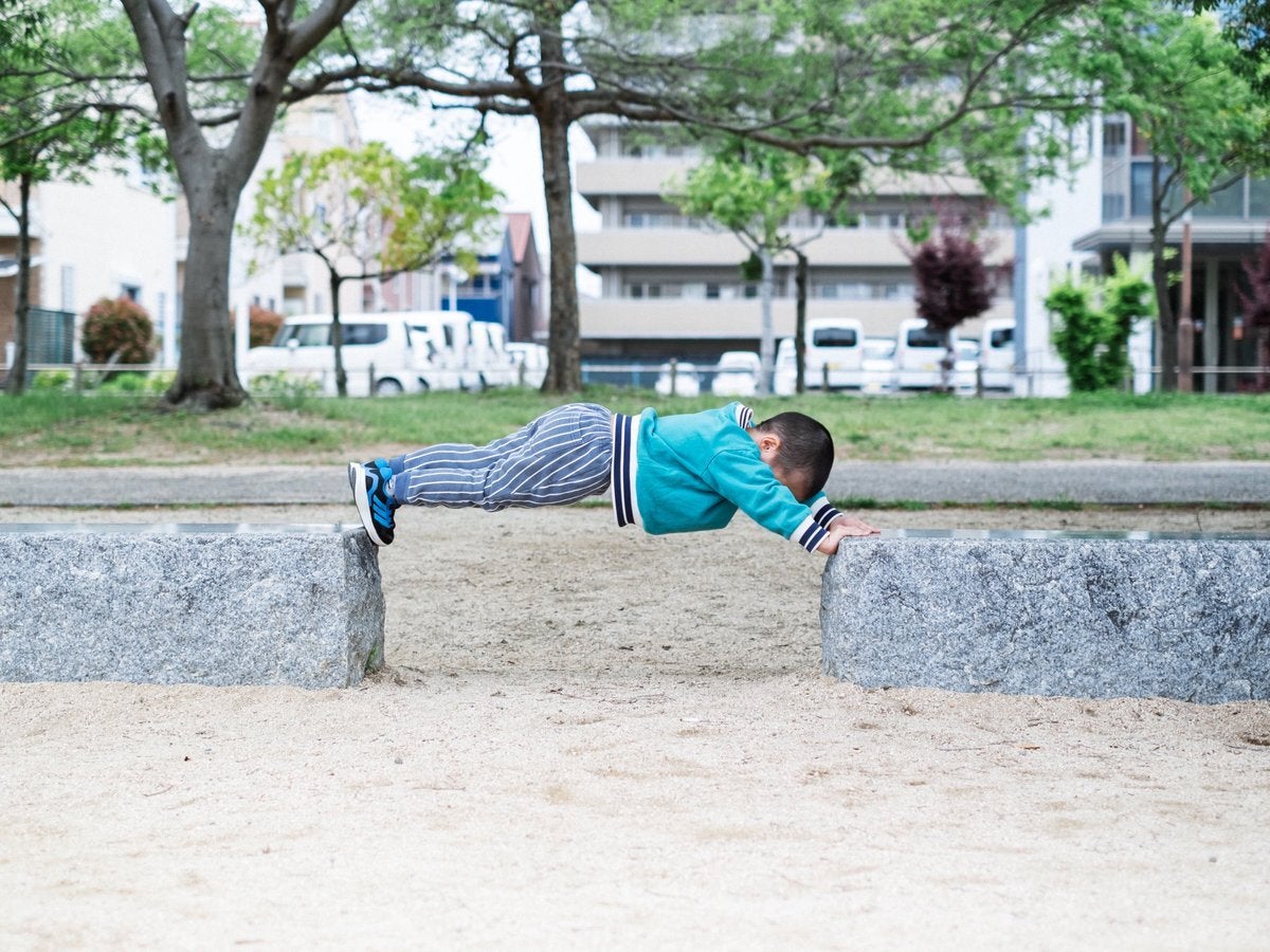 4歳児の「見て！」のポーズが想像以上にすごかった⇨「体幹強い」「将来楽しみ」と14万「いいね」
