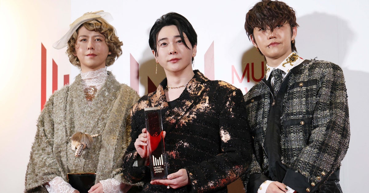 「こ、これはどういう…」ミセスの“謎ポーズ”にSNSざわつく「すっごい体勢」「組体操ですねw」