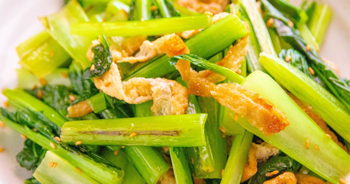【小松菜はバターで炒めて】白だし×油揚げで箸が止まらない。10分で作れる絶品副菜