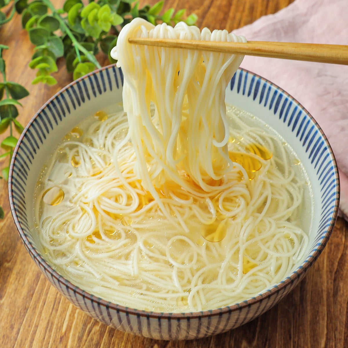【ダマされたと思ってそうめんに入れてみて】めんつゆには戻れないかも...！あの調味料で作るそうめんアレンジレシピ