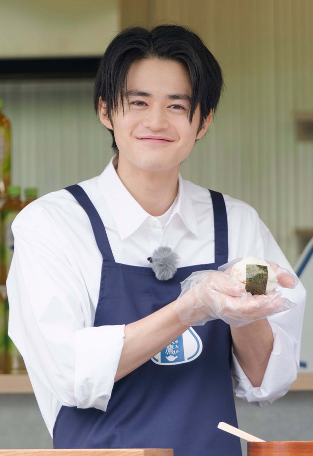 鈴鹿央士さん