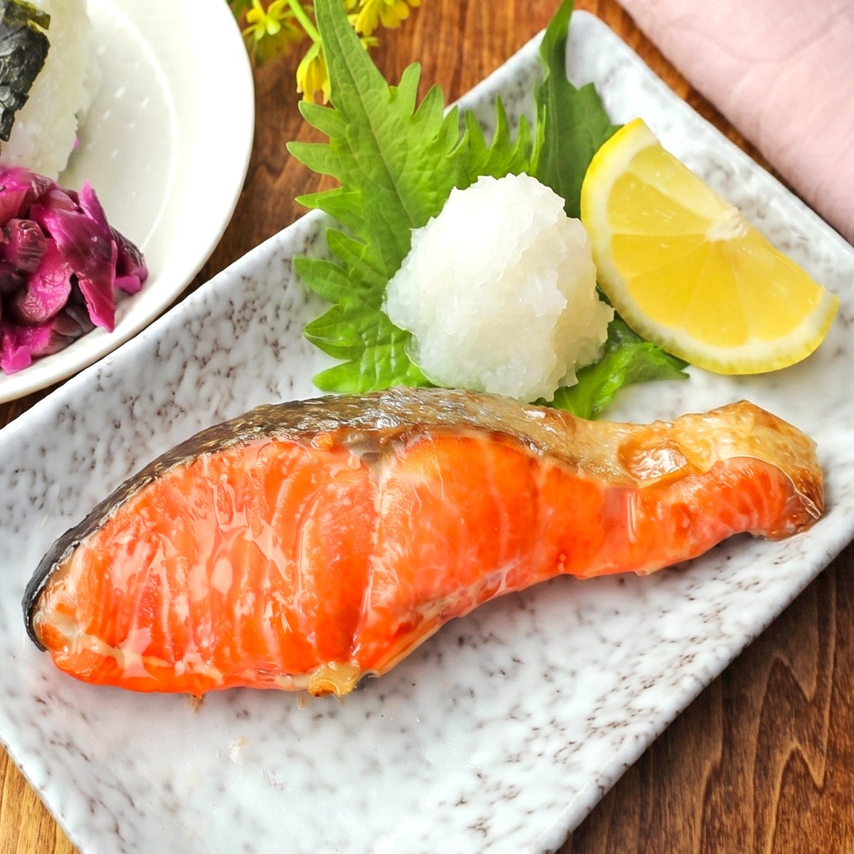 「この鮭、何に漬けたの？」「まるで旅館の朝ごはん」ダマされたと思ってやってみ？焼き鮭の簡単格上げレシピ