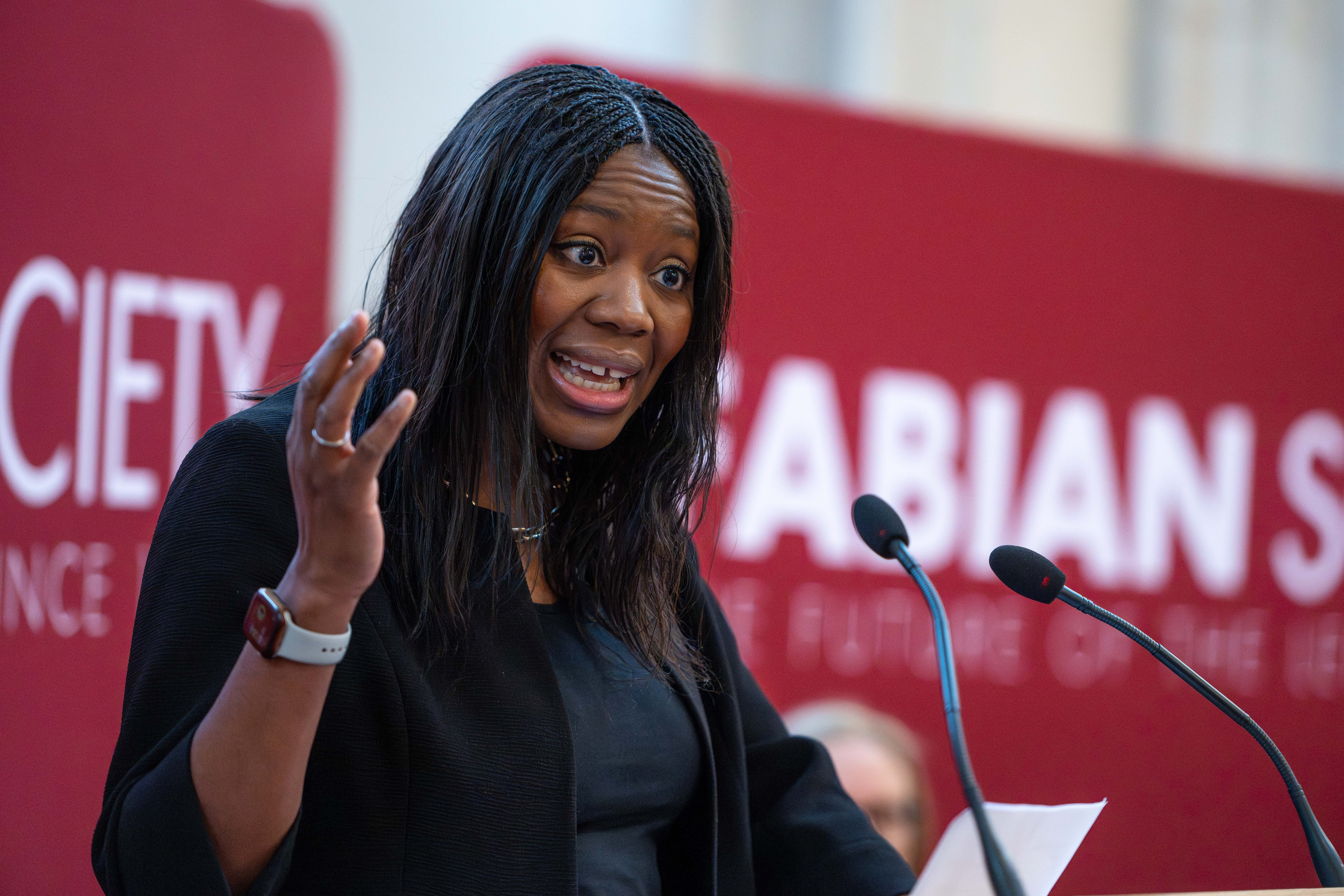 First Government Minister Resigns And Calls On Starmer To Quit
