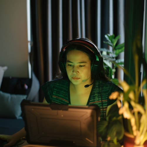 The Multiverse School’s teachers can teach you to code, how to build AI and how to do a lot of technologically advanced things.