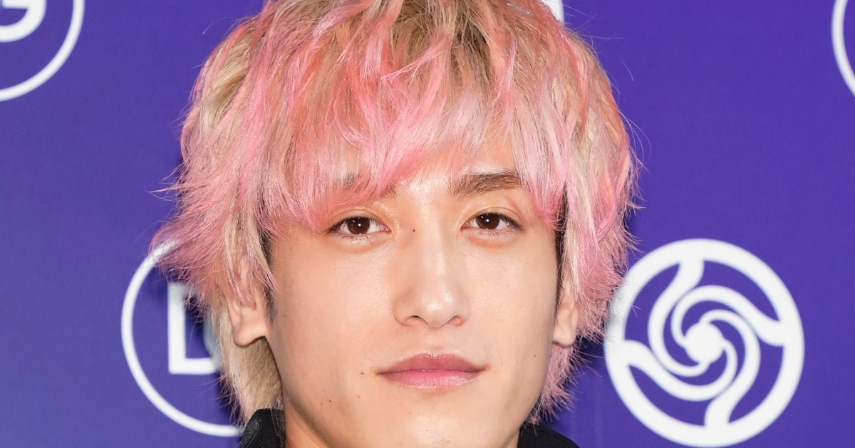 EXIT兼近、幼少期から35歳までの“歴代チャラ男”ショットに反響⇨「1桁でEXポーズしてるのすごい」