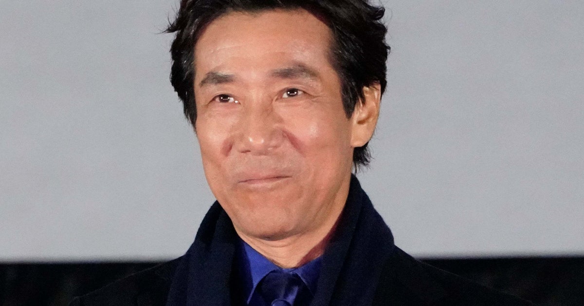 「岸谷五朗さんまでもが…」まさかのポーズにSNSクギ付け「わぁ」「そうそうたる俳優さんたちが…」「ビックリ」