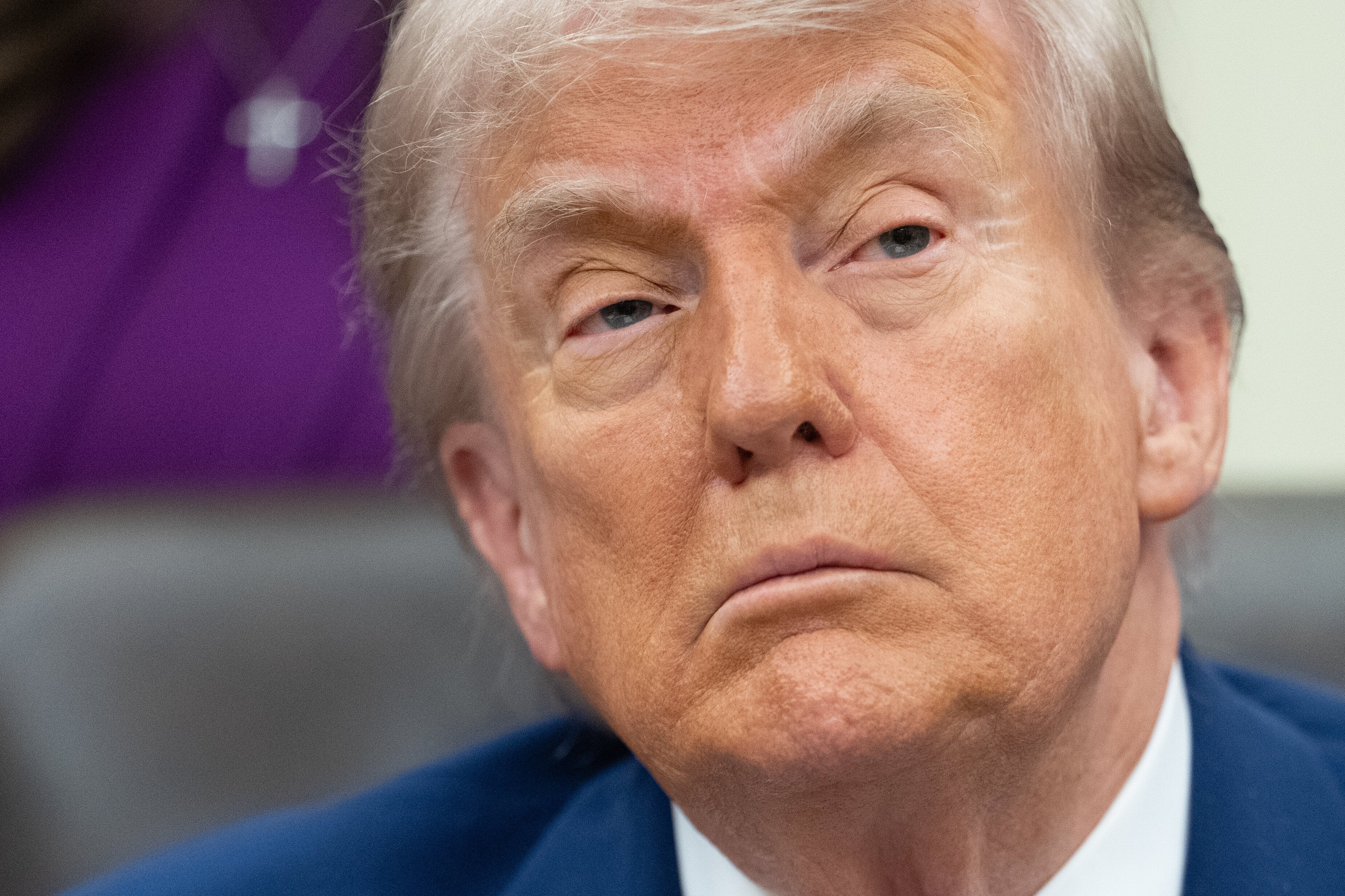 トランプの「居眠りしているような姿」をホワイトハウス擁護。「お前はバカ」と反論するも裏目に出る
