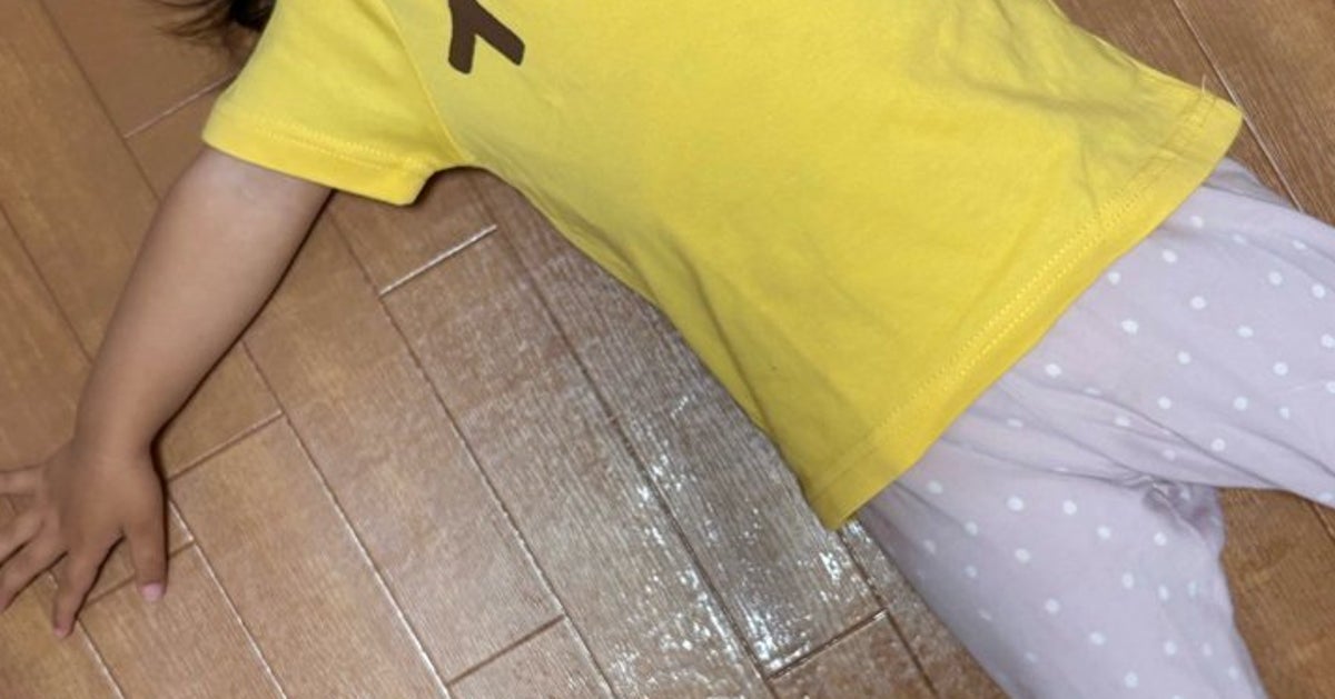 イヤイヤ期の子に「まさに着せどき」のTシャツ⇨「天才的発想！」「親のストレスもほぐれる」と反響