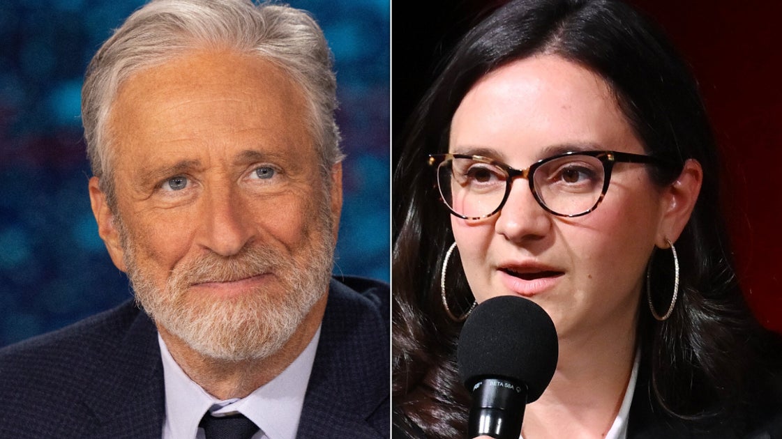 Jon Stewart macht sich über „Clown“ Bari Weiss in einem Vergleich mit ...