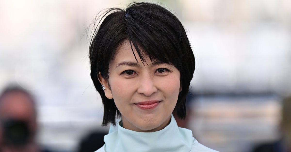 松たか子、カンヌ映画祭のドレス姿が素敵。「オールバック似合いすぎ」「胸元開いたドレスなのに上品でかっこいい」