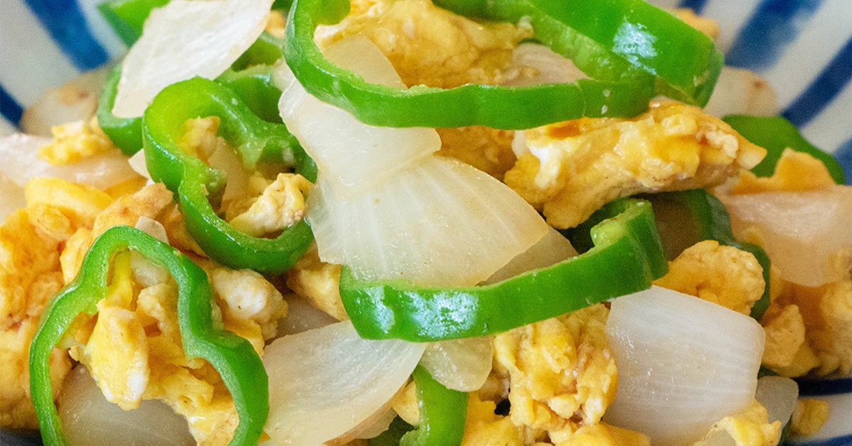 【新玉ねぎとピーマンでこれ作って】シャキシャキ食感がたまらない!炒めるだけの簡単おかず