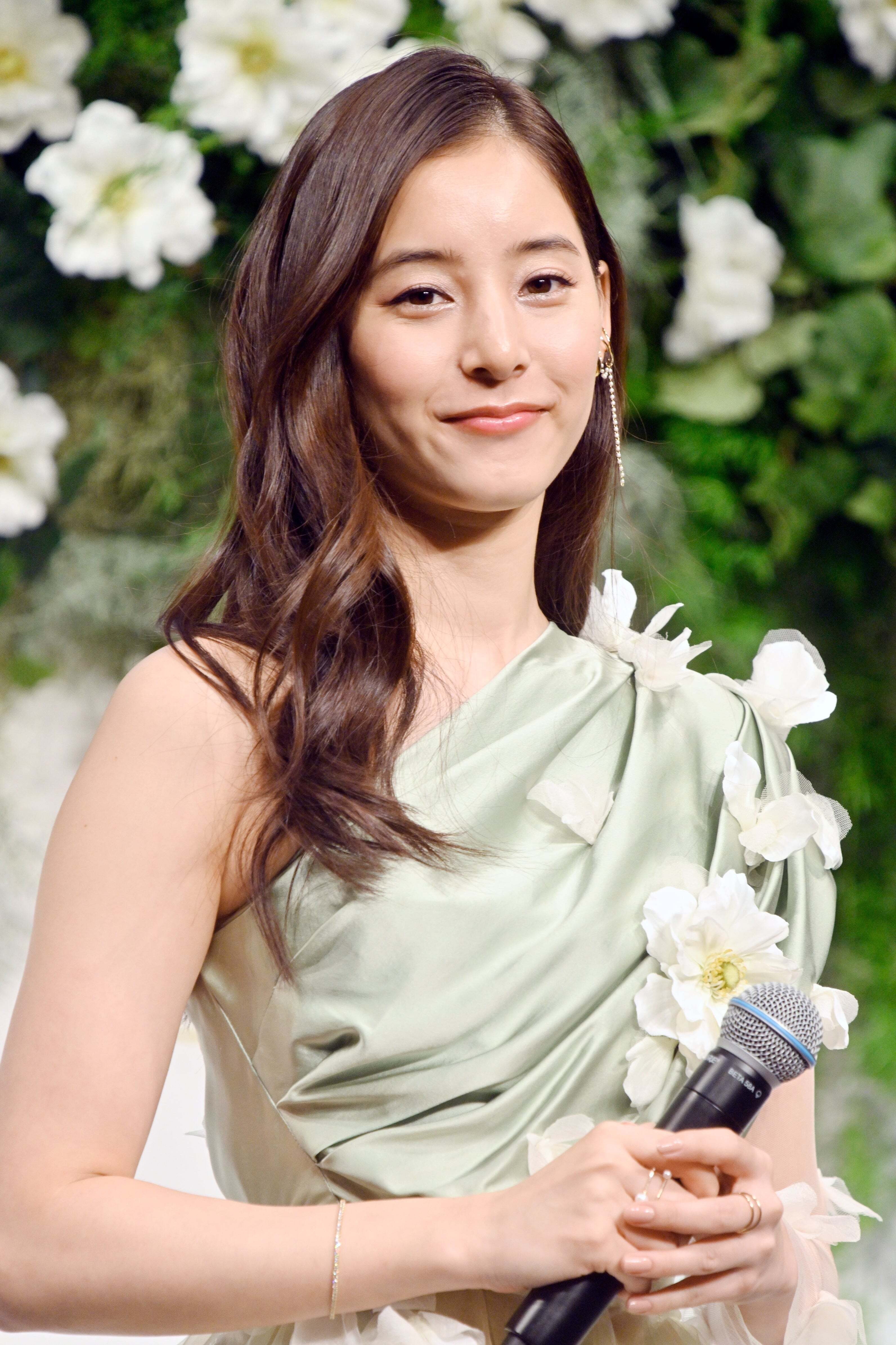 新木優子「のび太をイメージして…」⇒まさかの服被りにSNSざわつく「何これ？」「その服着こなすのすご」「おしゃれ」