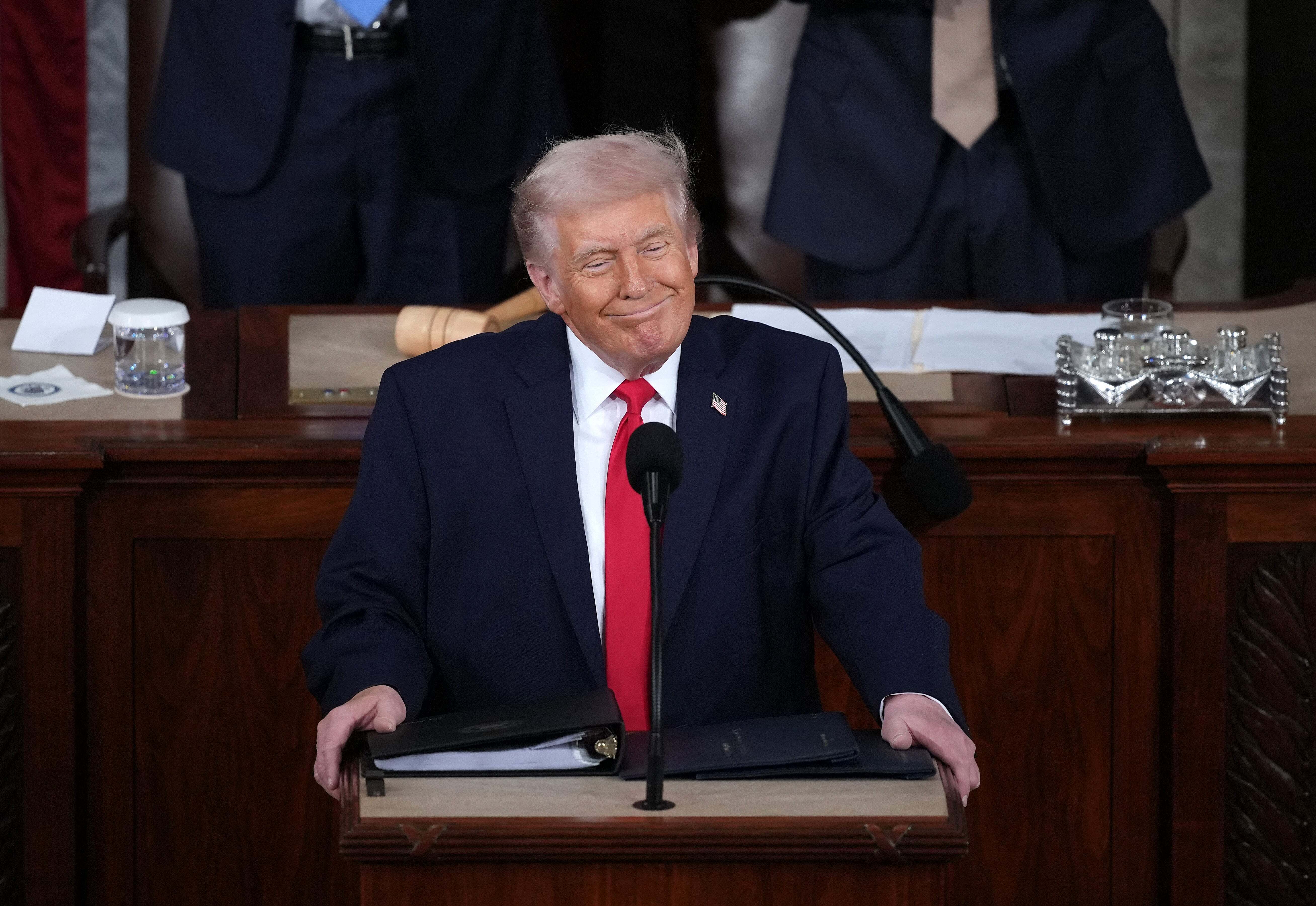 トランプ氏、ホワイトハウスXに“不気味な形