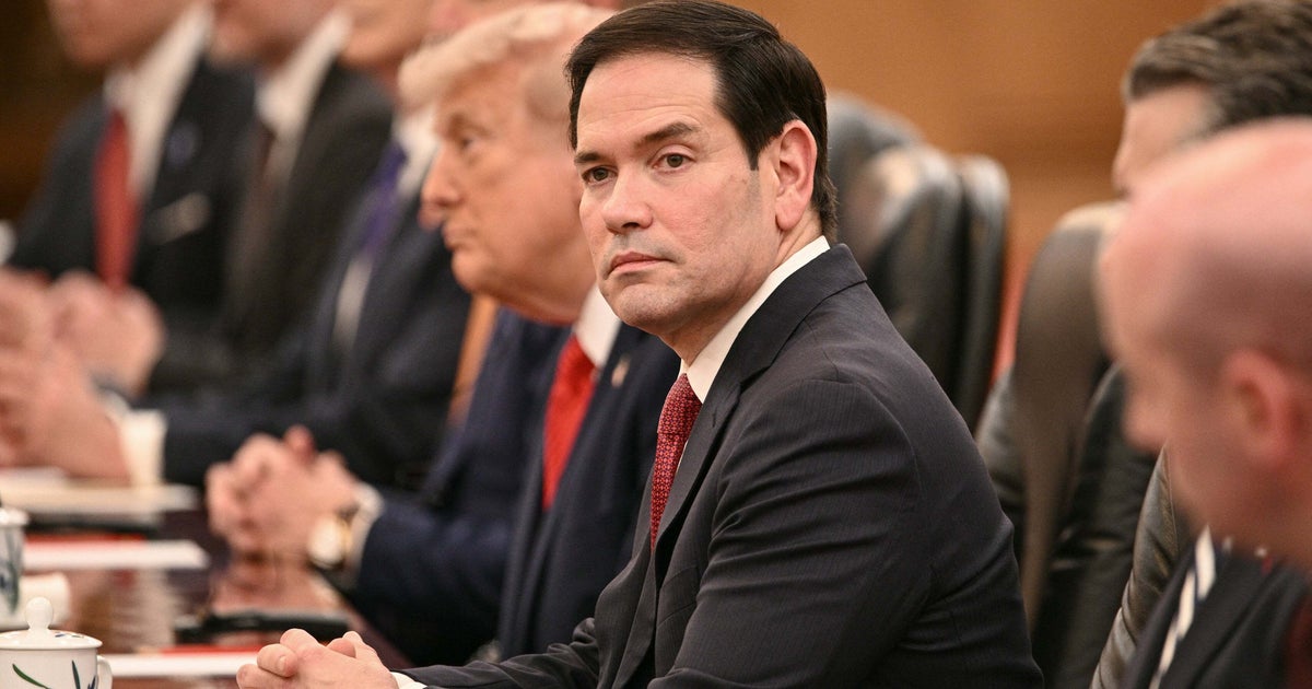 「完全に中国を煽ってる」トランプ氏の側近、訪中の機内で"衝撃の姿"。「恥ずかしい」「うんざり」と批判の声も