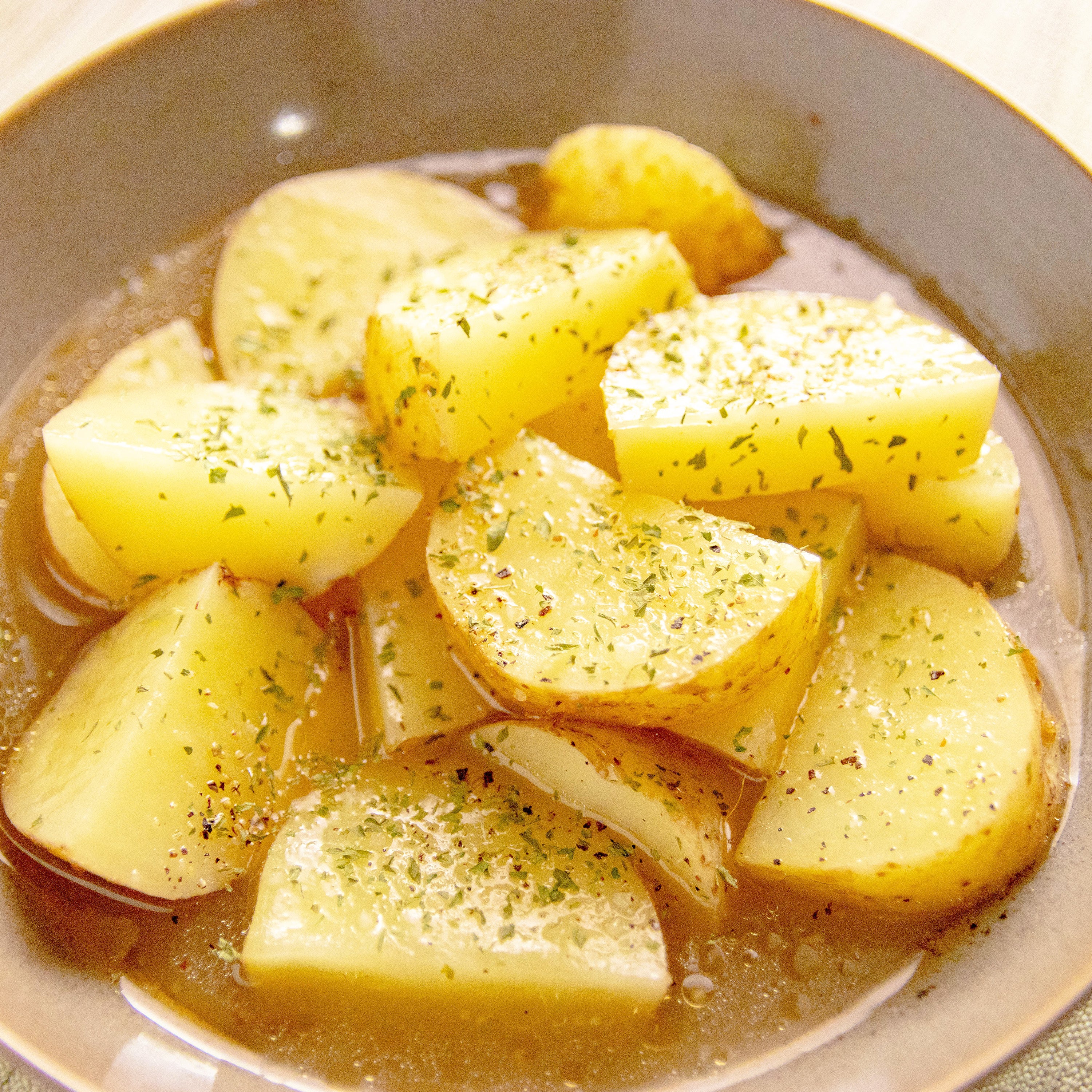【新じゃが、こう食べるのが正解かも】レンチンして白だしに漬けるだけ。ほくっと＆しみしみ食感がたまらない簡単レシピ