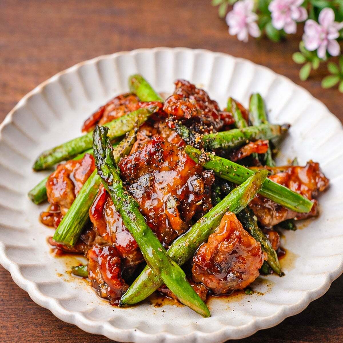 【アスパラはこう食べて】肉巻き、オイスター炒め、ちくわに詰める！人気アレンジレシピ3選