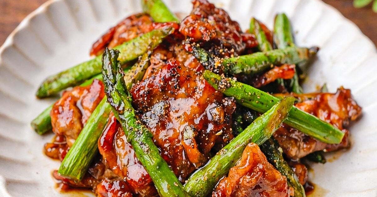 【アスパラはこう食べて】肉巻き、オイスター炒め、ちくわに詰める!人気アレンジレシピ3選