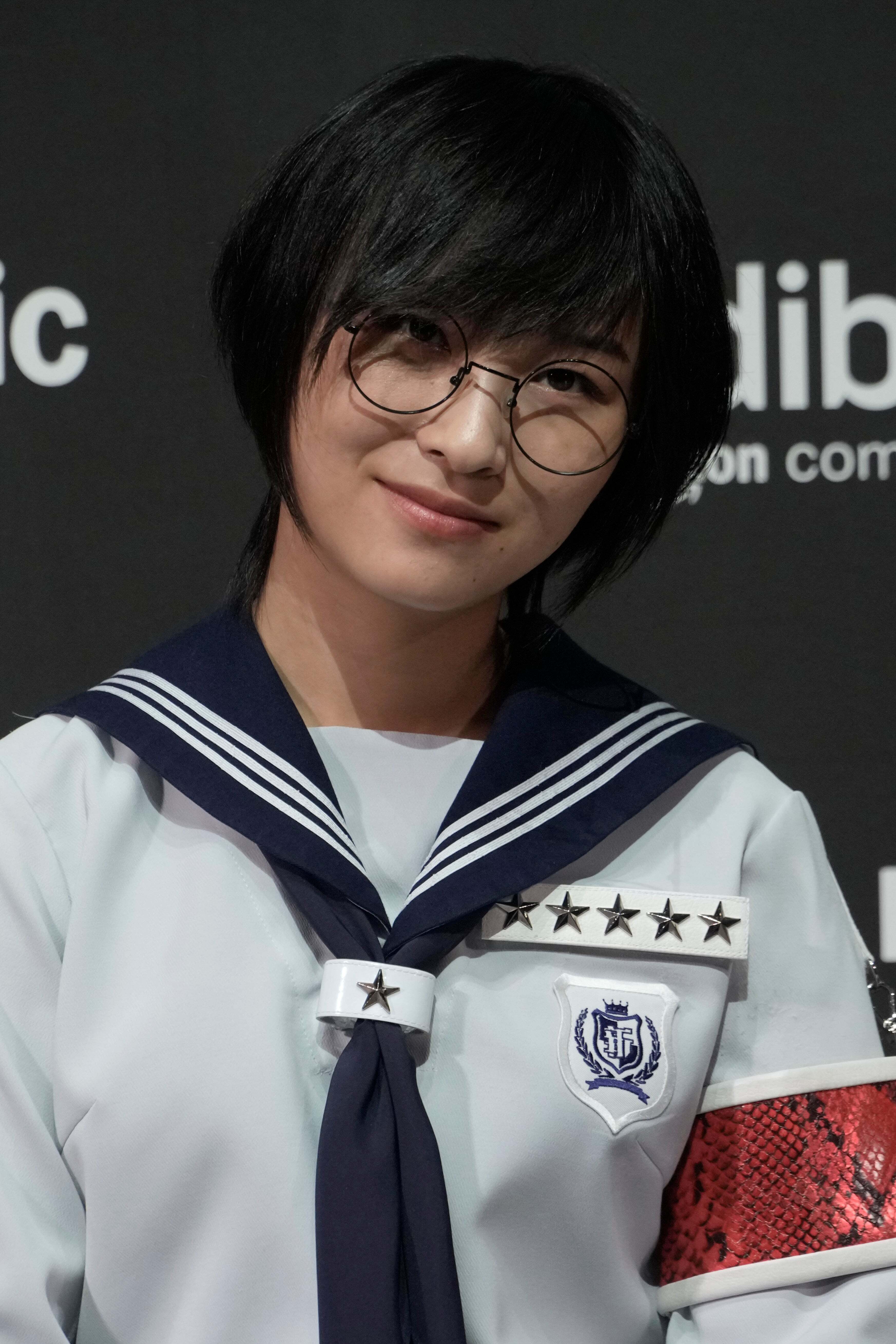 新しい学校のリーダーズ・SUZUKA、まさかの近影にSNSクギづけ「頭から