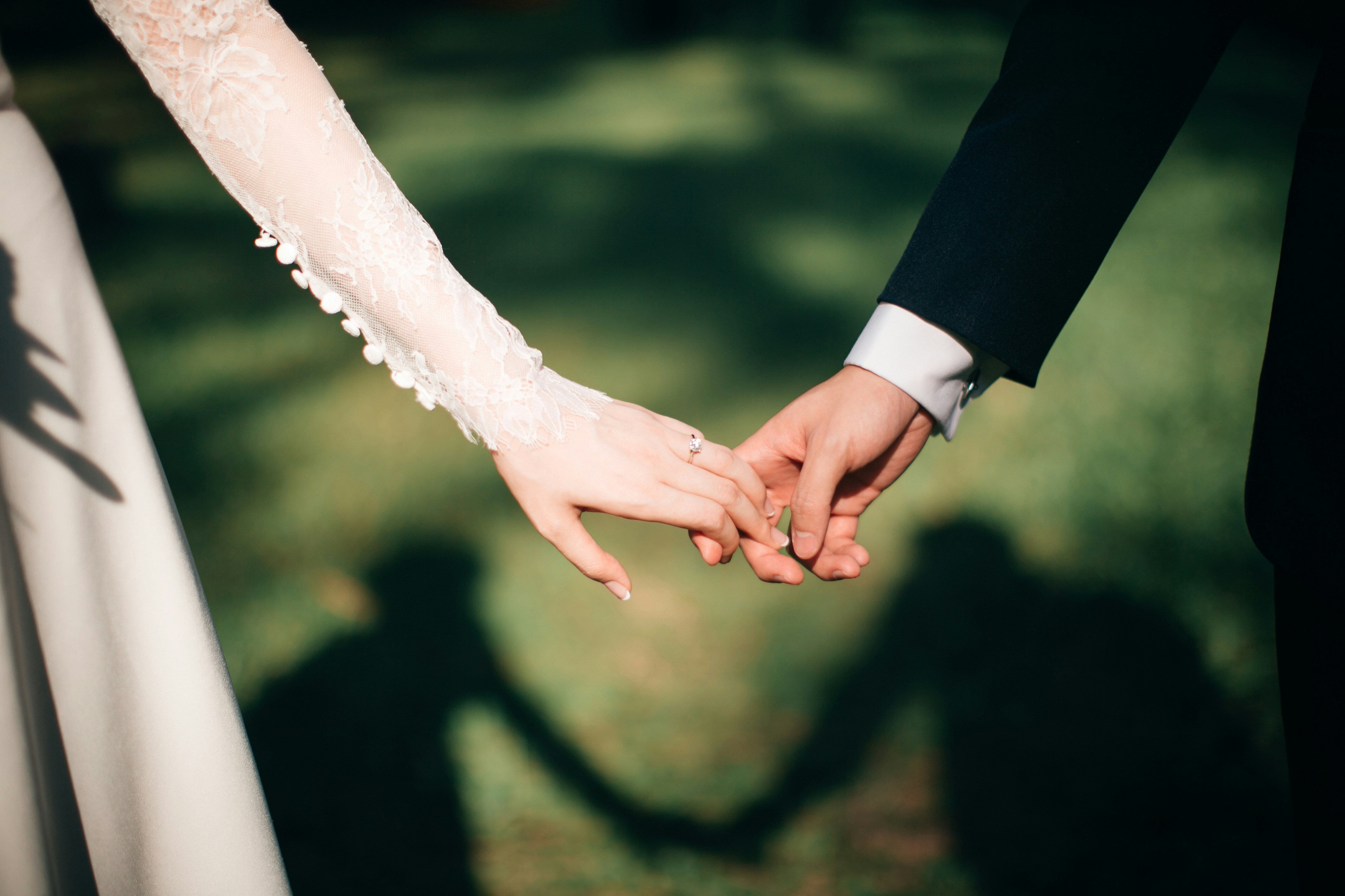 Six Secrets To A Four-Figure Wedding, According To Frugal Newlyweds
