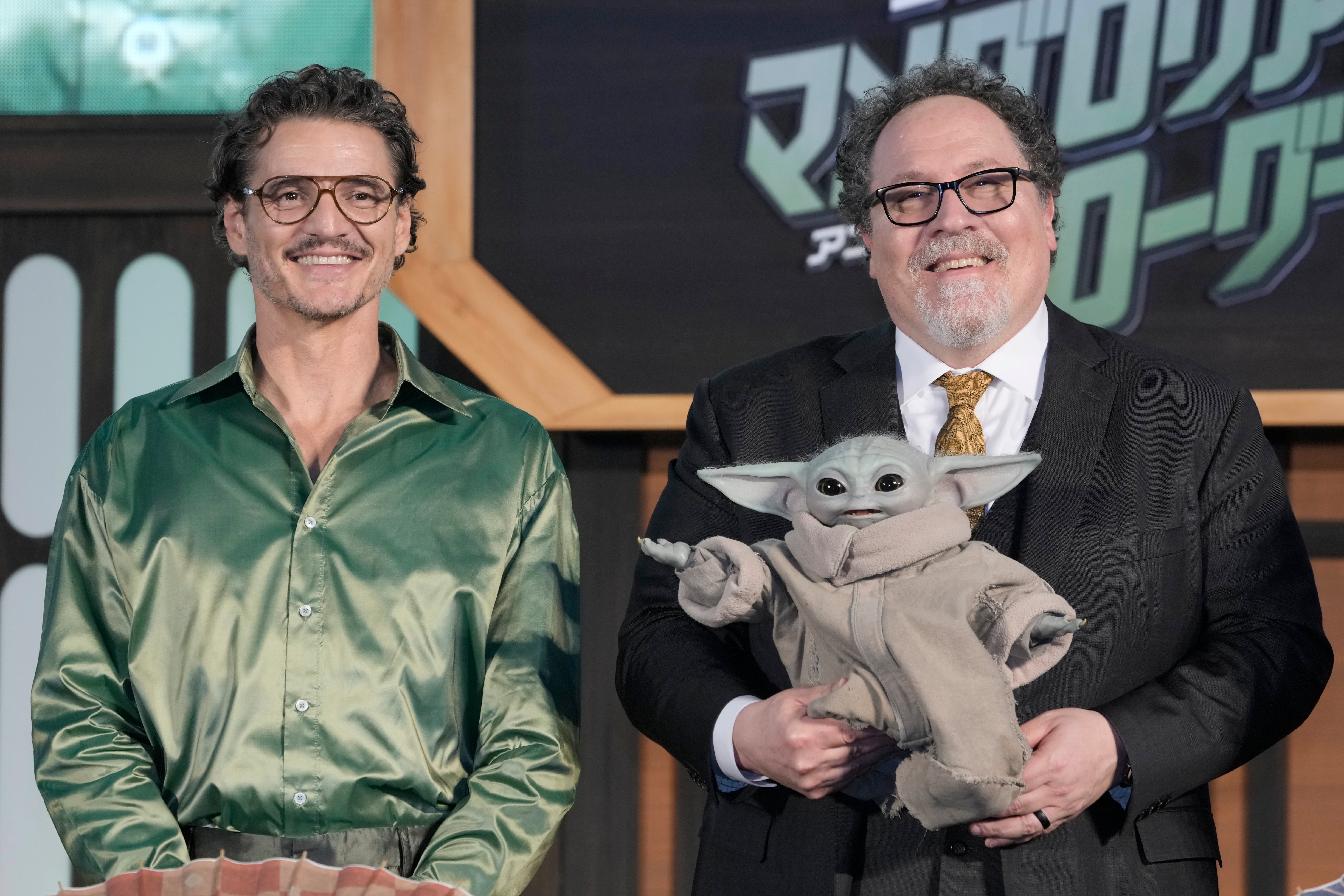 スター・ウォーズ』グローグーが舞台挨拶に登場！キュートな仕草に