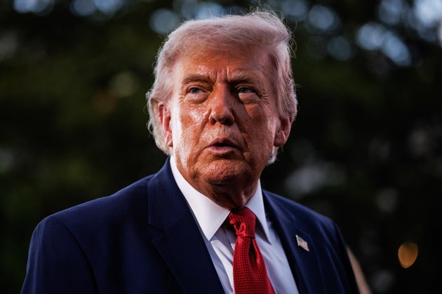 As President Trump went on a winning streak in the news, his electoral standing continued to crumble. 