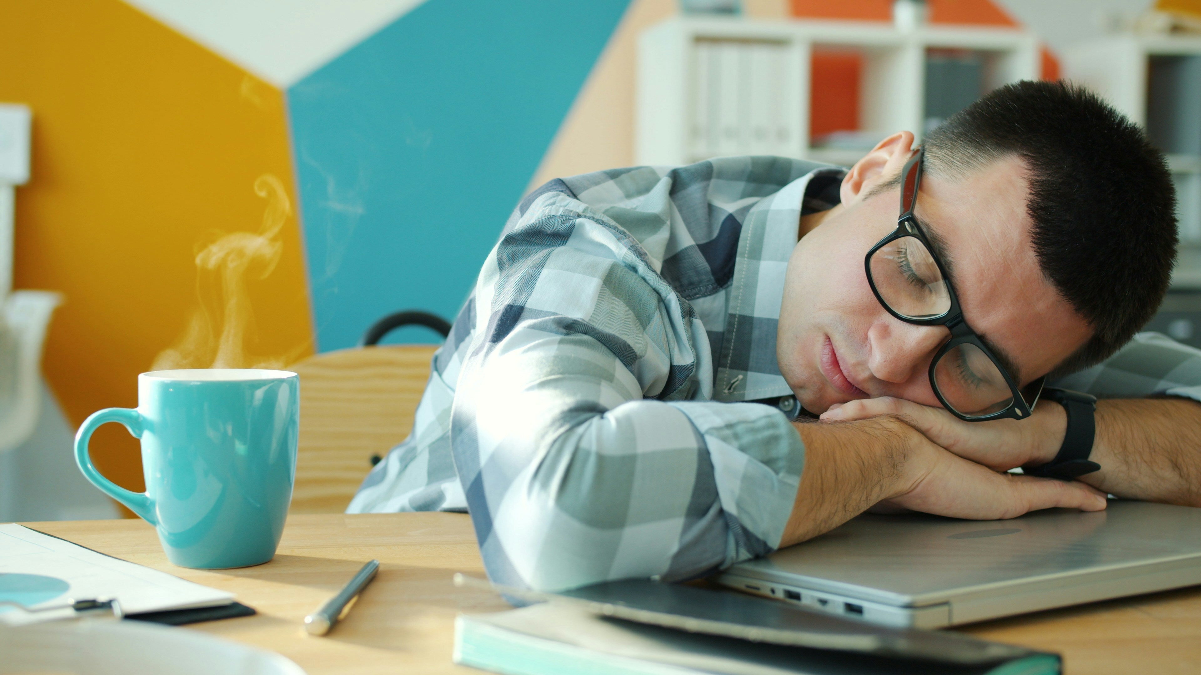 Experts Share The Common Signs You Aren't Sleeping Well Enough