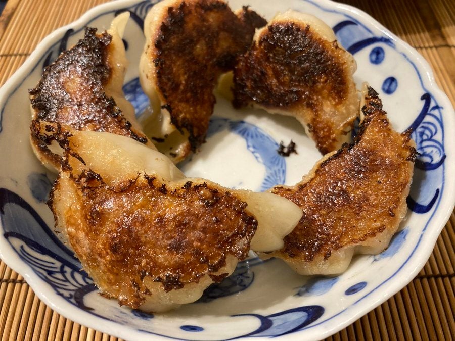 餃子を皿に盛り付けたら、フランスの名画になった⇨「これはすごい」「踊り出しそう」