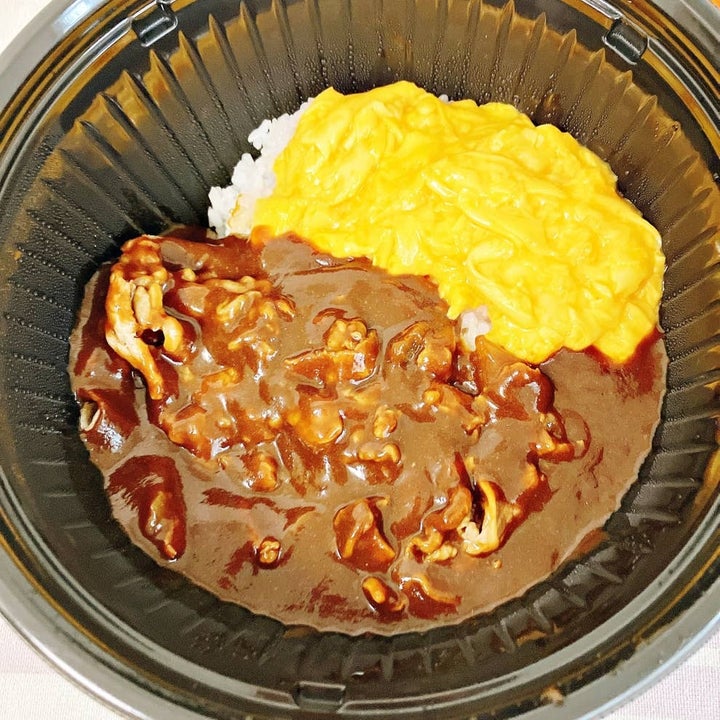 吉野家「肉だく牛オム黒カレー」