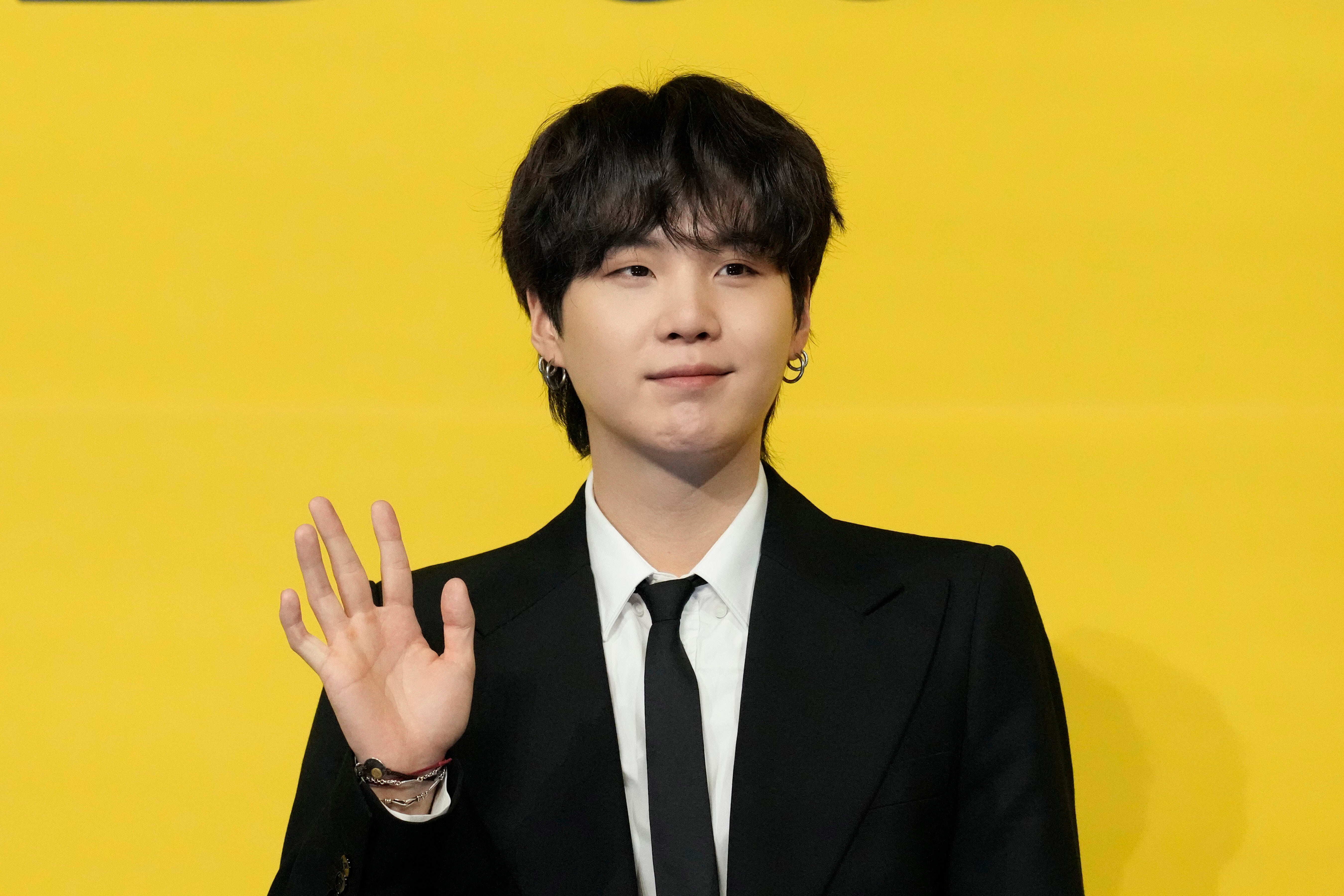 BTSのSUGA、コンサート当日朝に市民ランレースで12キロ完走！参加者に溶け込む様子に「パンクな精神」と大反響