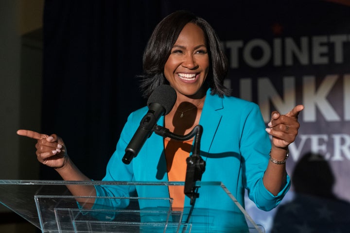 Terri J. Vaughn como Antoinette Dunkerson en "Señorita Gobernadora."