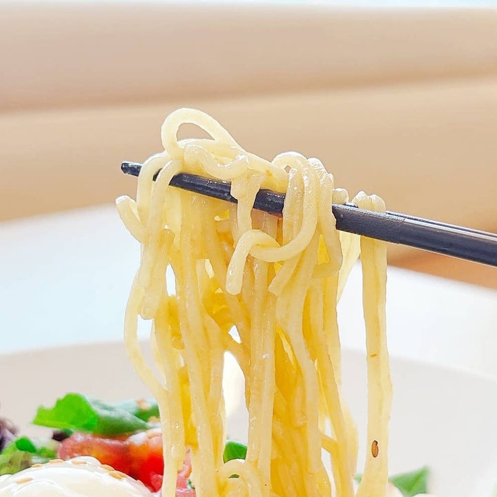 ココス「蒸し鶏と彩り野菜のごまだれ冷やし麺」