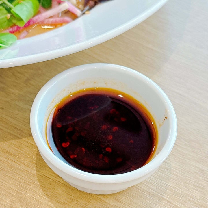 ココス「蒸し鶏と彩り野菜のごまだれ冷やし麺」