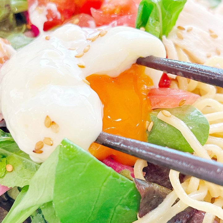 ココス「蒸し鶏と彩り野菜のごまだれ冷やし麺」