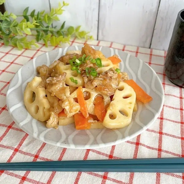 ニトリ「超軽量丸皿 カル:エクレ 18cm(立涌)」