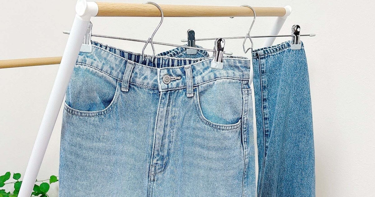 逆さに干すだけ！「デニムのシワを防ぐ方法」はウエストがポイント。元アパレル店員が長年続ける簡単ライフハックを検証