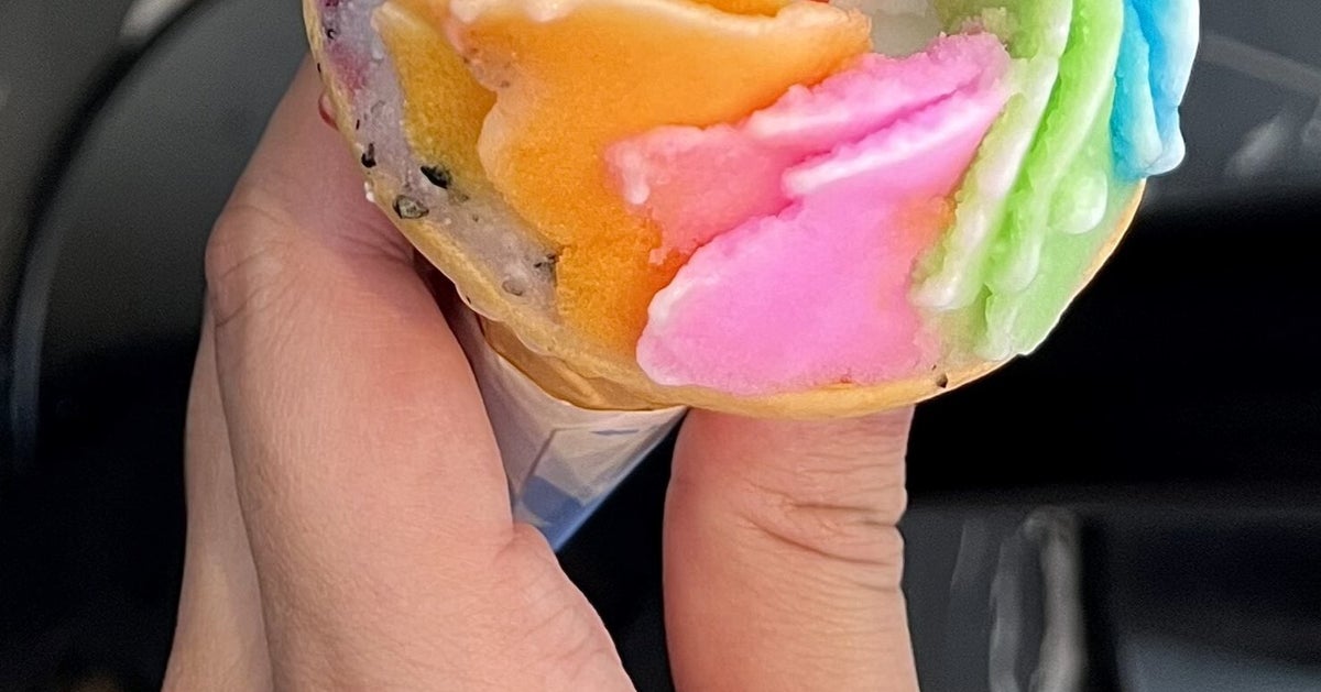 青森・十和田の名物アイスが衝撃だった⇨見た目は花火、10種の味が楽しめて「おいしい！」