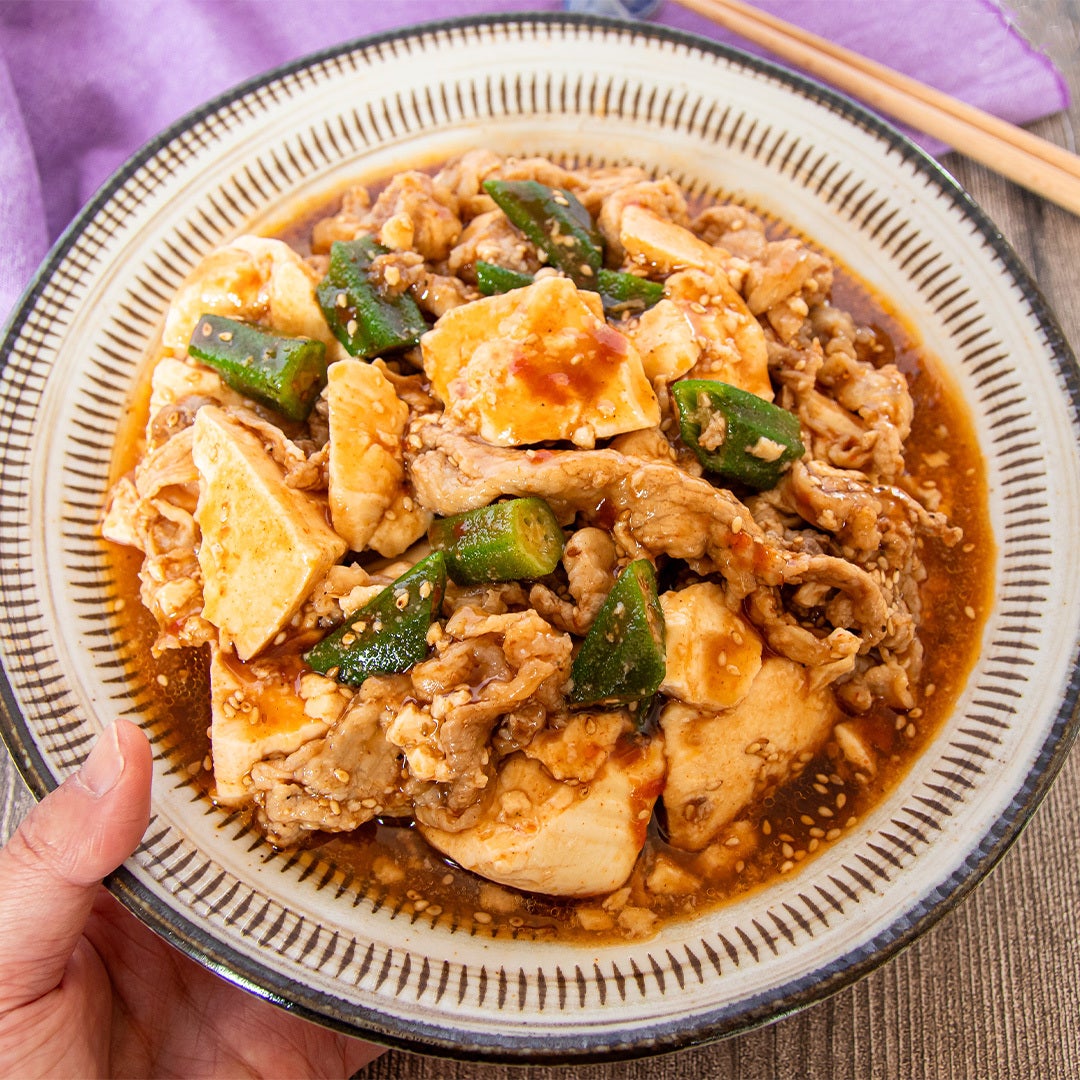 【蒸し暑い日は、こういう豆腐が食べたい】ピリ辛だれが絡んで箸が止まらない。気づけば1丁ぺろっと消える