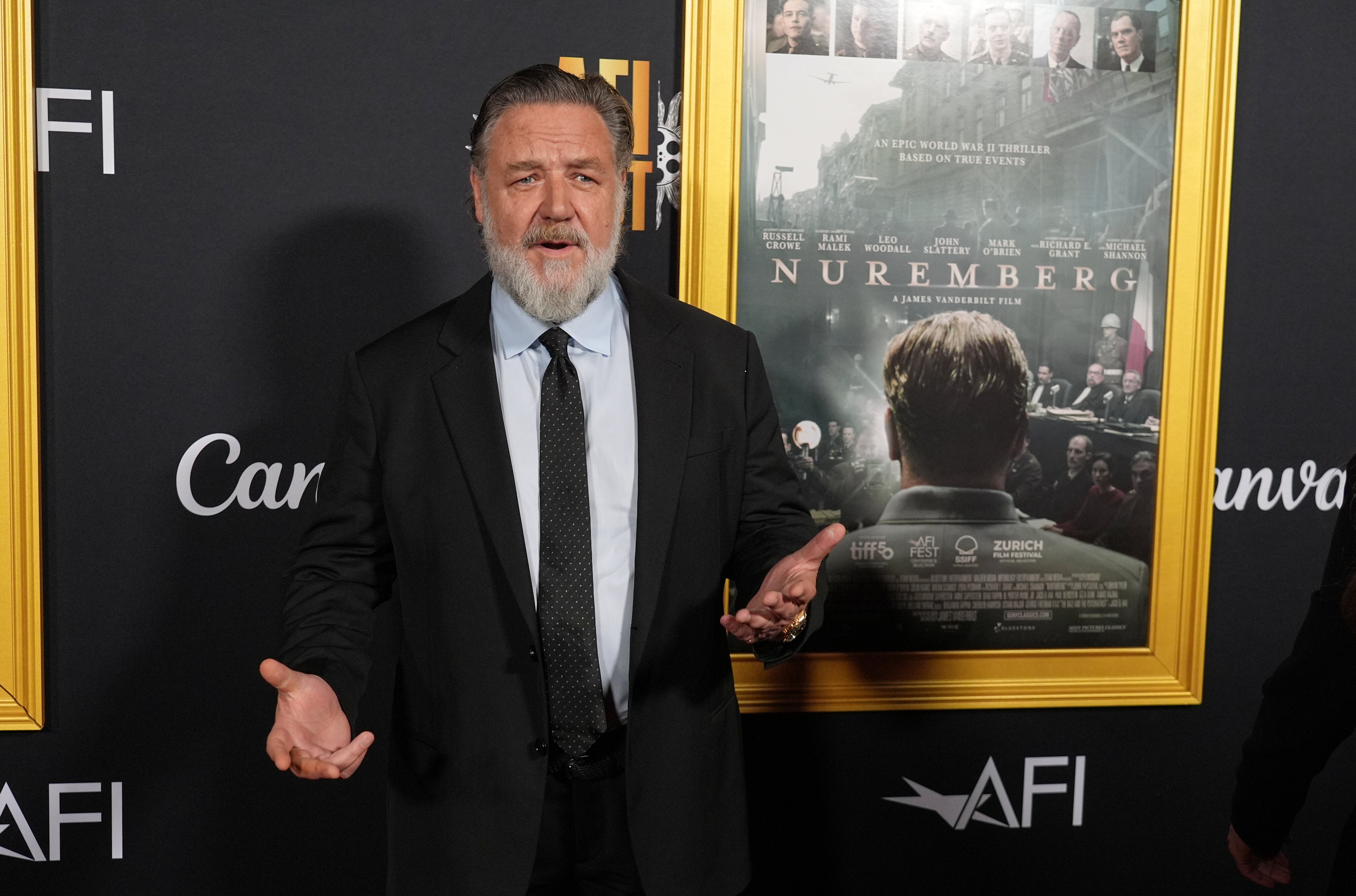 Russell Crowe Slams 'Clickbait' Reports About Autograph-Seekers Incident In Paris