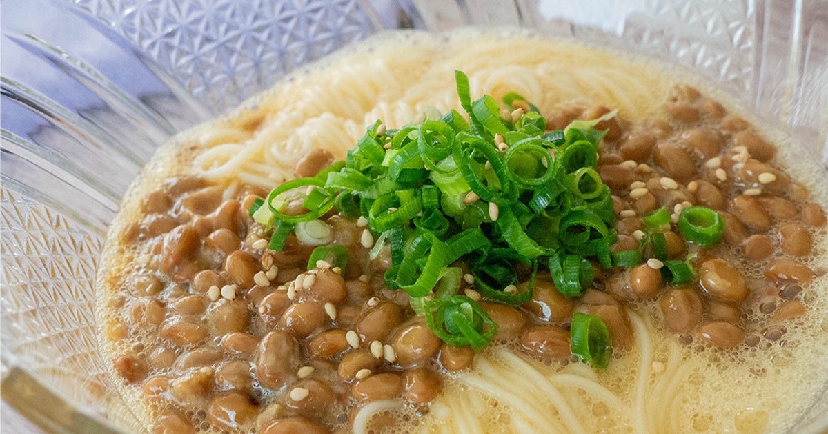 【これぞ夏のTKG…いやTKS！】すぐに作れて激ウマ！ずるずるいける納豆卵かけそうめん
