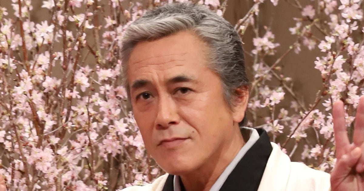 寺島進、真っ白な愛車“日産の最高級セダン”と再会⇨「憧れと恐怖が混ざった最恐の車」「あまりにも似合う」