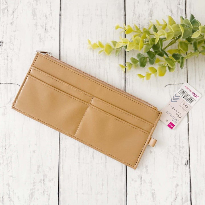 DAISO（ダイソー）「レザー調バネ口カードケース」