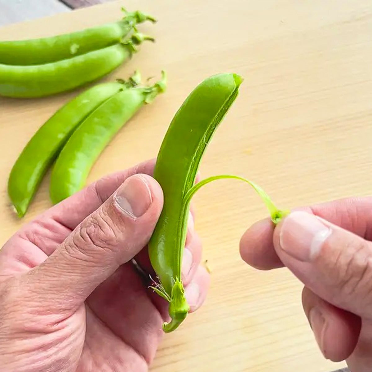 【スナップエンドウの大量消費はコレ】飽きずにモリモリ食べられる！爆速スジの取り方＆簡単おかずレシピ2選