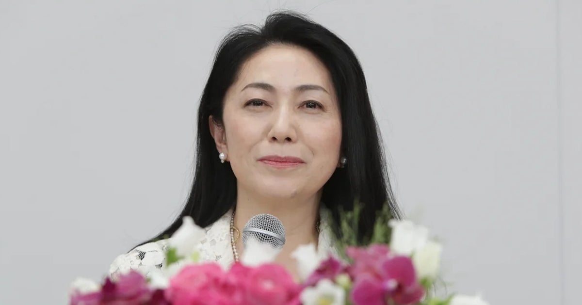 石川さゆり、自宅ガーデニングで育ったジューンベリーを脚立に乗って収穫「少し酸っぱくて甘し」