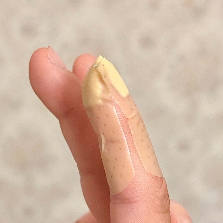 絆創膏がはがれにくくなる貼り方