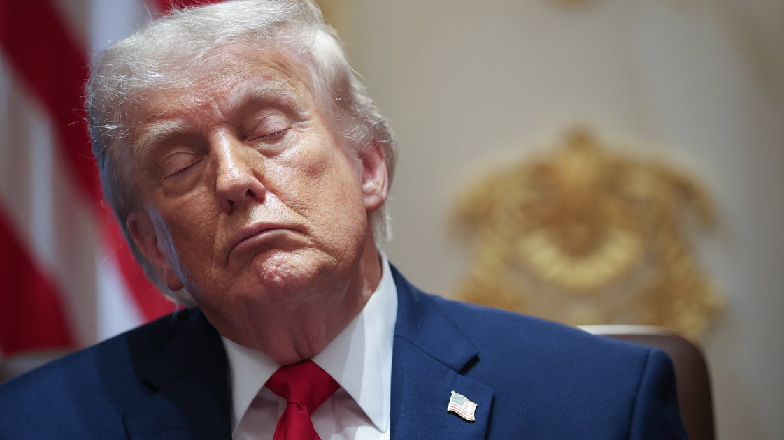 La dernière photo de Trump à la Maison Blanche suscite une blague répétée en ligne La dernière photo de Trump à la Maison Blanche suscite une blague répétée en ligne