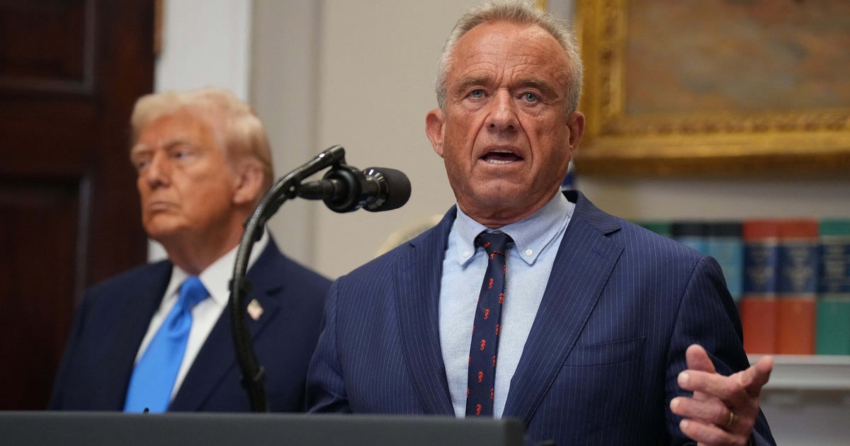 トランプ氏の側近、プライベートでの"危険な行為"をSNSに投稿。専門家は警告「触らないで」