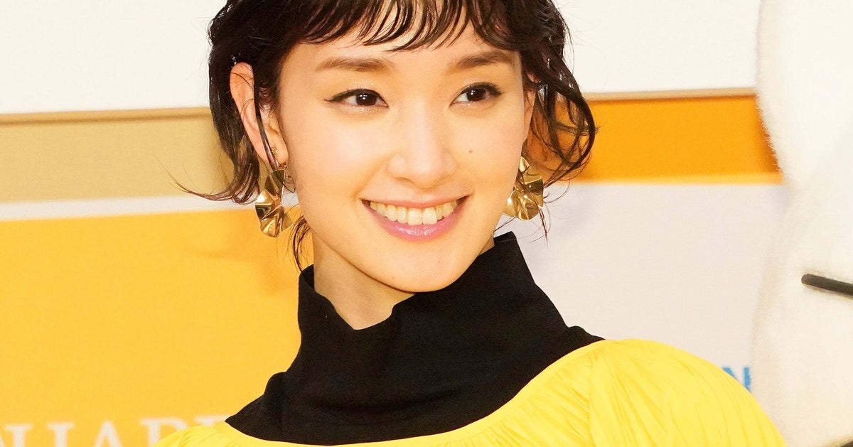 剛力彩芽、私服コーデを披露→「舞踏会で踊れそう」「エレガント」「お人形さんみたい」