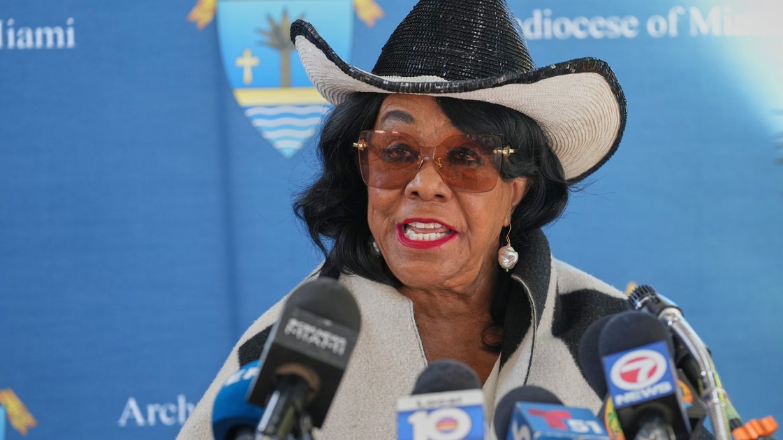 Die demokratische Abgeordnete Frederica Wilson verlässt den Kongress